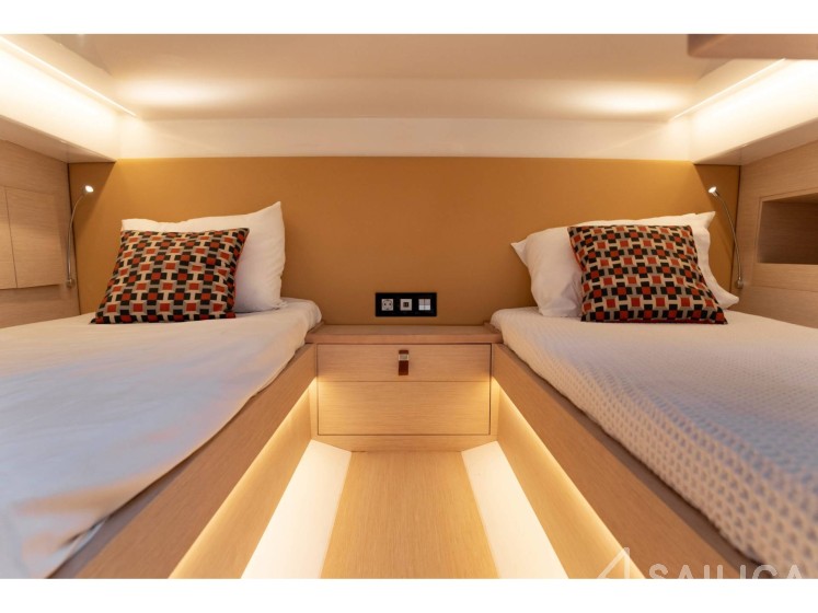 Tesoro T40 - Yacht Charter Sailica