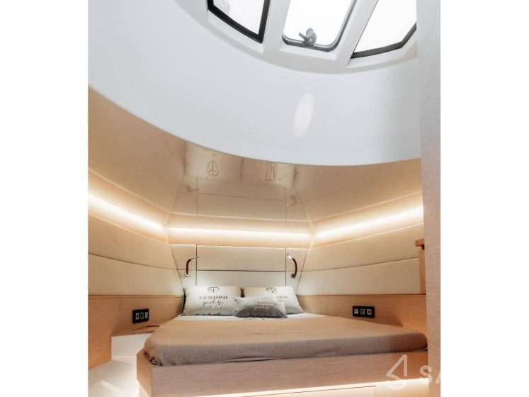 Tesoro T40 - Yacht Charter Sailica