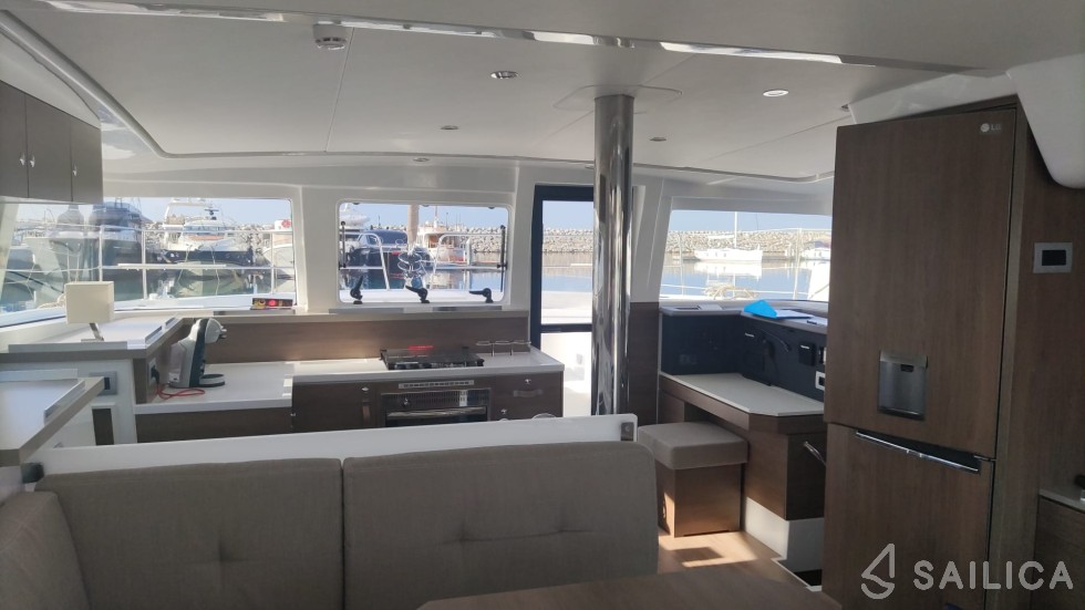 Bali 4.2 - Yacht Charter Sailica