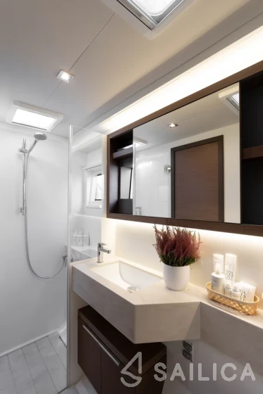 Lagoon 50 - Yacht Charter Sailica