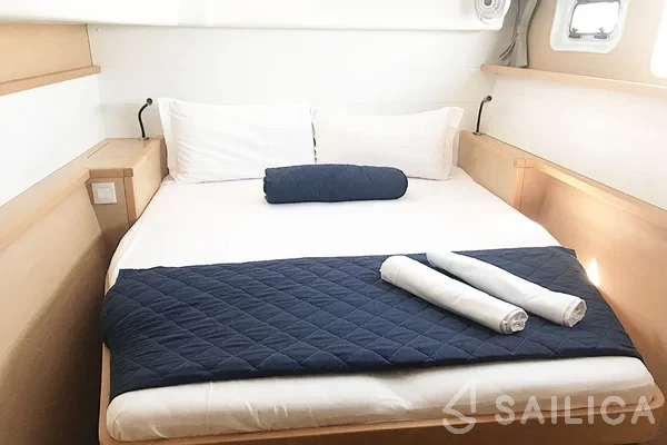 Lagoon 450  Flybridge - Yacht Charter Sailica