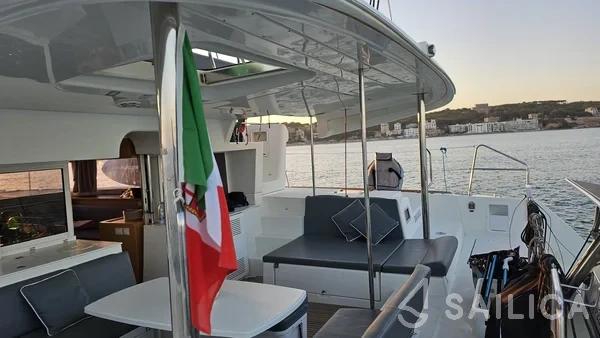 Lagoon 450  Flybridge - Yacht Charter Sailica