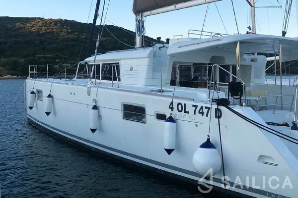Lagoon 450  Flybridge - Yacht Charter Sailica