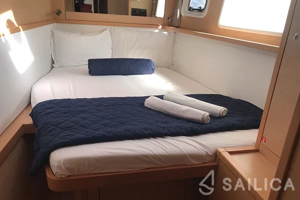 Lagoon 450  Flybridge - Yacht Charter Sailica