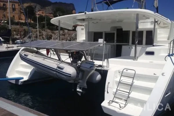 Lagoon 450  Flybridge - Yacht Charter Sailica