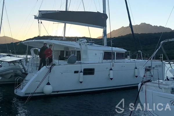 Lagoon 450  Flybridge - Yacht Charter Sailica