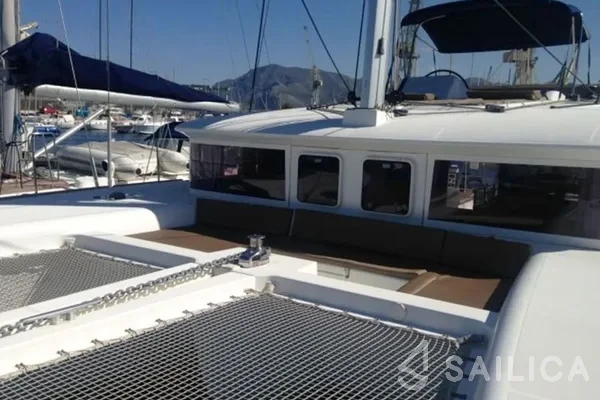 Lagoon 450  Flybridge - Yacht Charter Sailica
