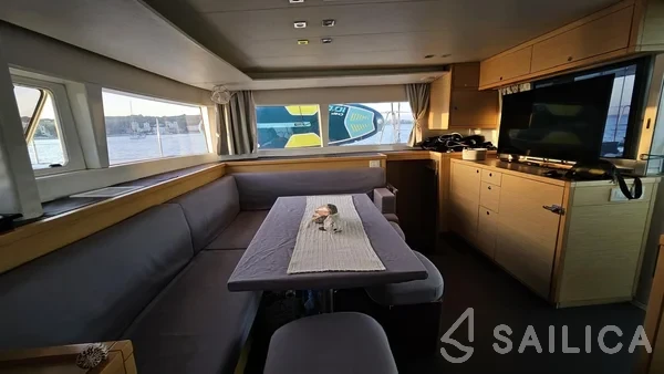 Lagoon 450  Flybridge - Yacht Charter Sailica