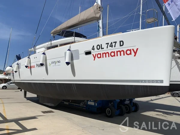 Lagoon 450  Flybridge - Yacht Charter Sailica