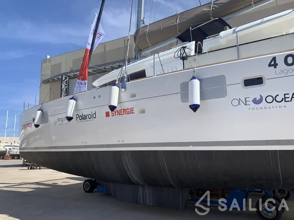 Lagoon 450  Flybridge - Yacht Charter Sailica