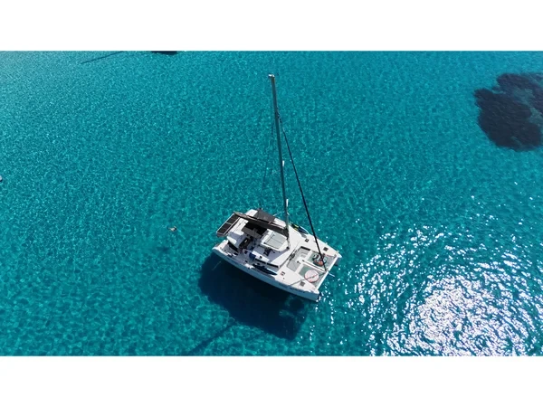 Lagoon 450  Flybridge - Yacht Charter Sailica