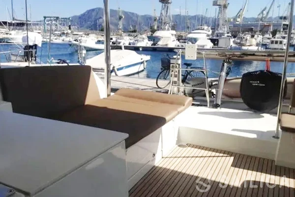 Lagoon 450  Flybridge - Yacht Charter Sailica