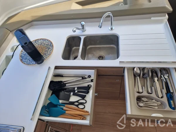 Bali Catspace - Yacht Charter Sailica