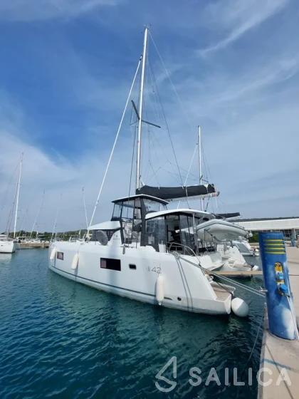 Lagoon 42 - Yacht Charter Sailica