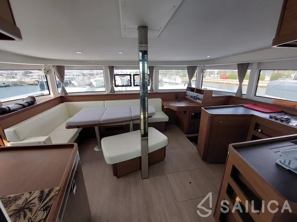 Lagoon 42 - Yacht Charter Sailica