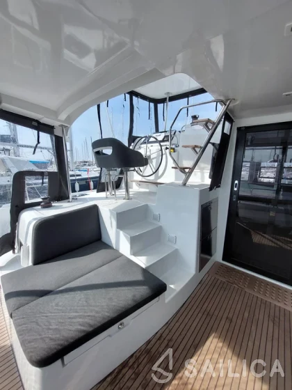 Lagoon 42 - Yacht Charter Sailica
