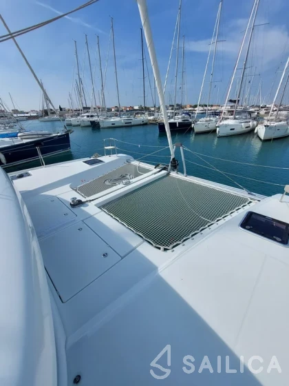 Lagoon 42 - Yacht Charter Sailica