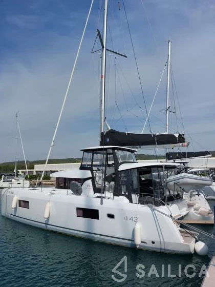 Lagoon 42 - Yacht Charter Sailica
