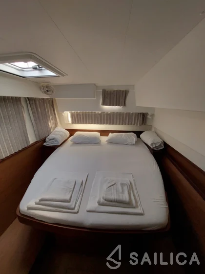 Lagoon 42 - Yacht Charter Sailica