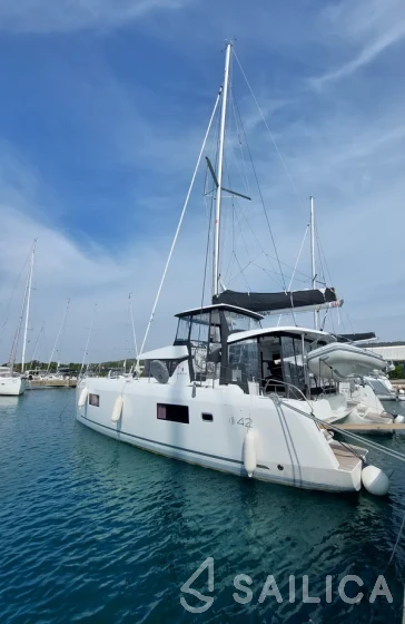 Lagoon 42 - Yacht Charter Sailica