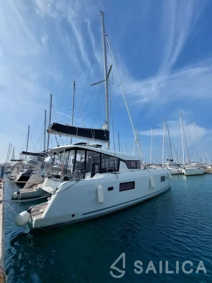 Lagoon 42 - Yacht Charter Sailica