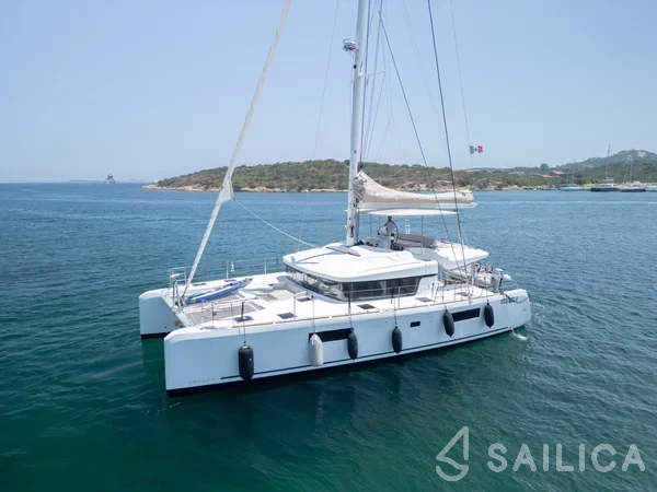 Lagoon 52F - Yacht Charter Sailica