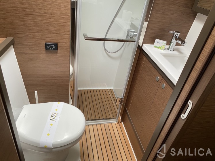 Lagoon 52F - Yacht Charter Sailica