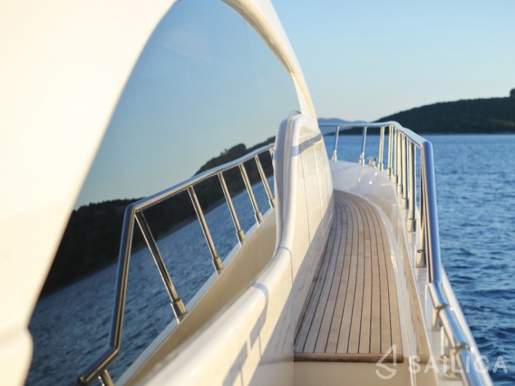 Ferretti 681 - Yacht Charter Sailica