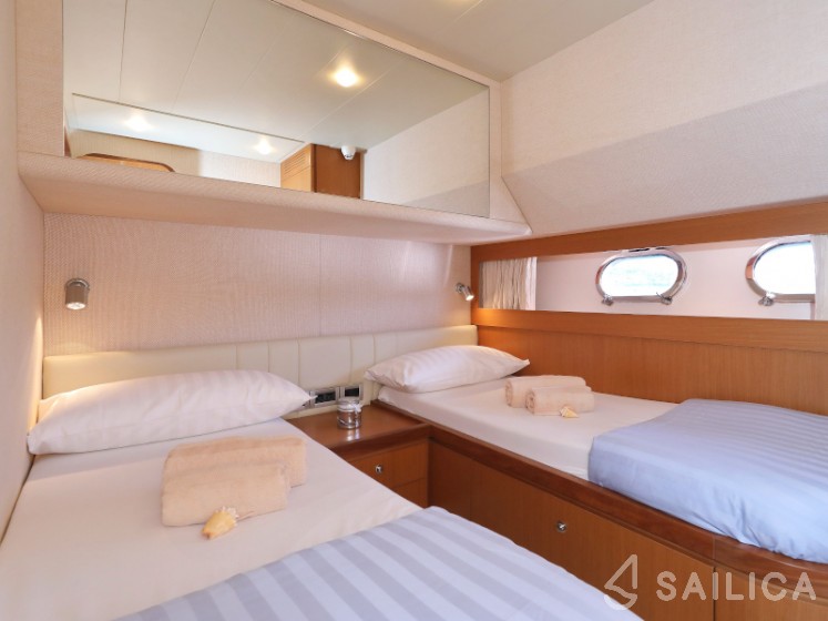 Ferretti 681 - Yacht Charter Sailica