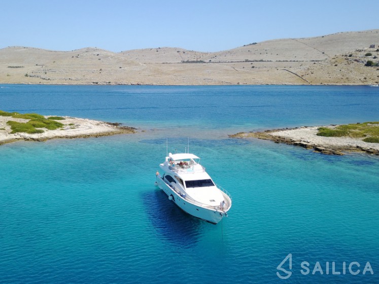Ferretti 681 - Yacht Charter Sailica