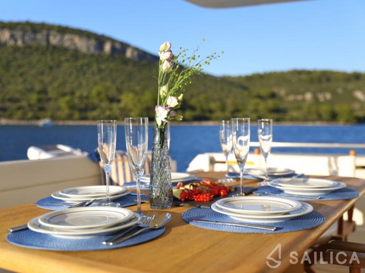 Ferretti 681 - Yacht Charter Sailica