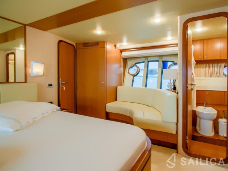 Ferretti 681 - Yacht Charter Sailica