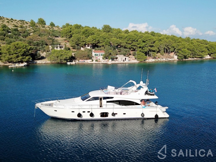 Ferretti 681 - Yacht Charter Sailica