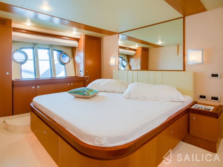 Ferretti 681 - Yacht Charter Sailica