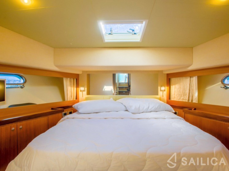 Ferretti 681 - Yacht Charter Sailica