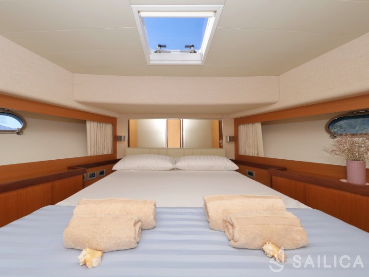 Ferretti 681 - Yacht Charter Sailica
