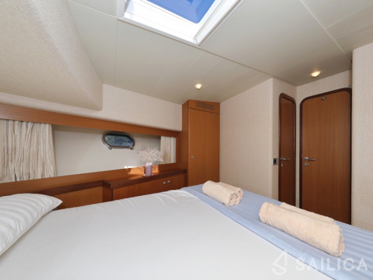 Ferretti 681 - Yacht Charter Sailica