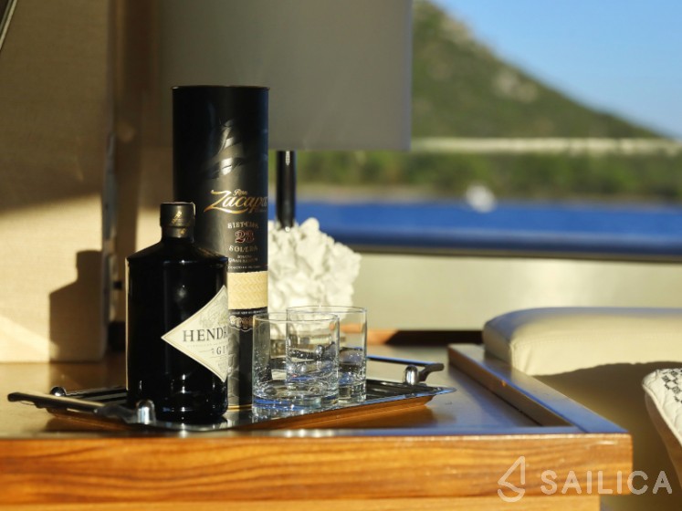 Ferretti 681 - Yacht Charter Sailica