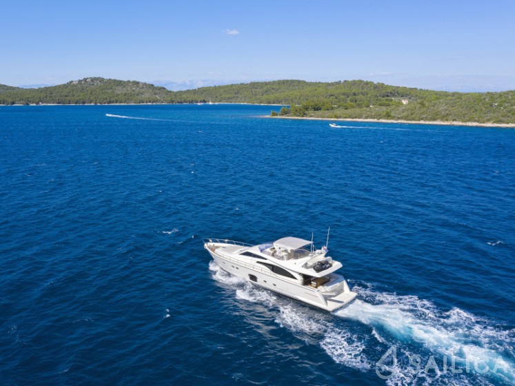 Ferretti 681 - Yacht Charter Sailica
