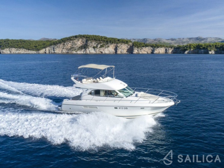Prestige 36 - Yacht Charter Sailica