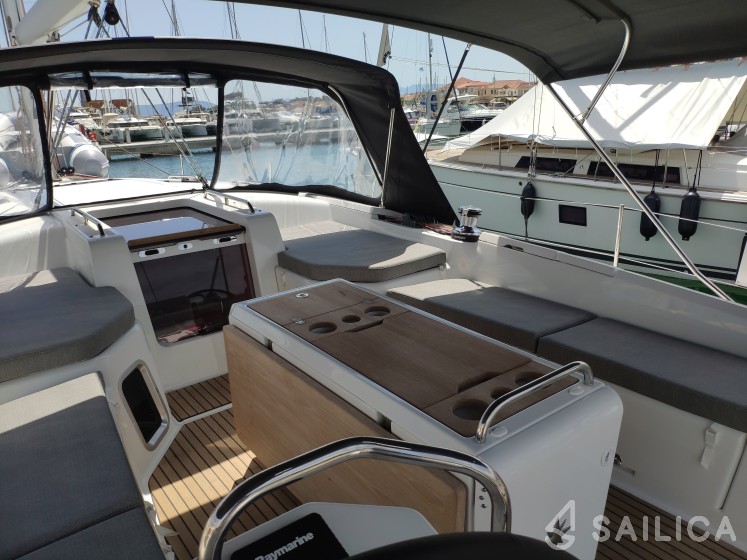 Jeanneau 51 - Yacht Charter Sailica