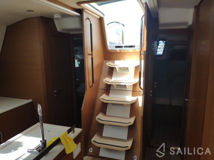 Jeanneau 51 - Yacht Charter Sailica
