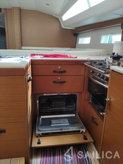Jeanneau 51 - Yacht Charter Sailica