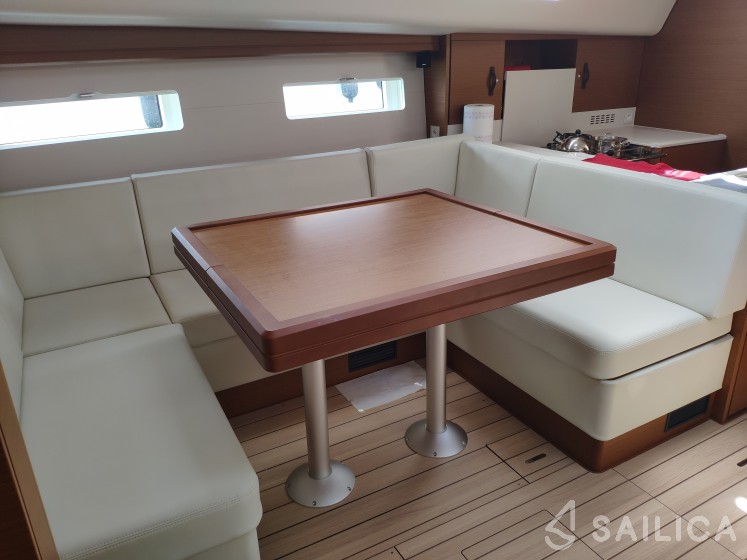 Jeanneau 51 - Yacht Charter Sailica