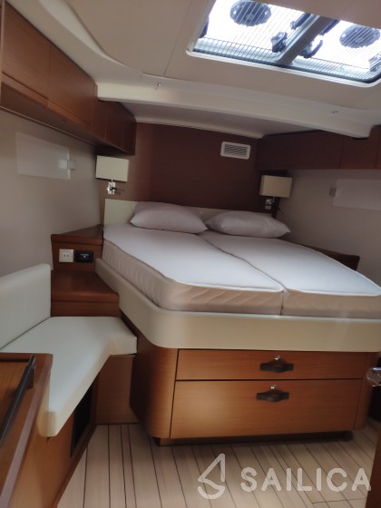 Jeanneau 51 - Yacht Charter Sailica