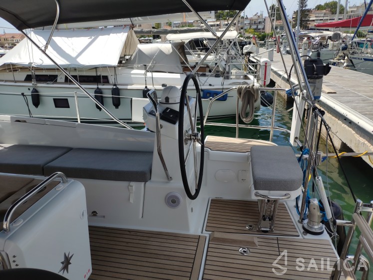 Jeanneau 51 - Yacht Charter Sailica