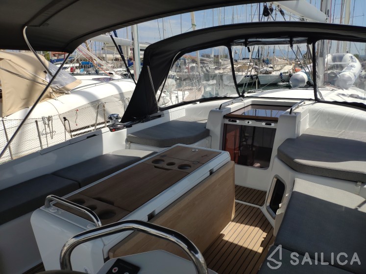 Jeanneau 51 - Yacht Charter Sailica