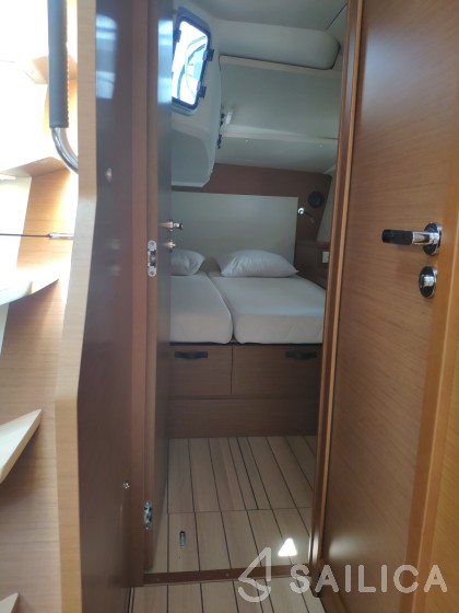 Jeanneau 51 - Yacht Charter Sailica