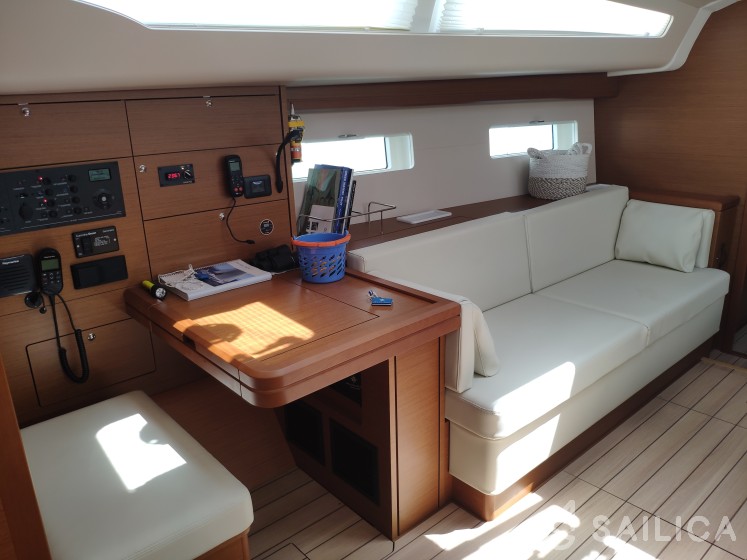 Jeanneau 51 - Yacht Charter Sailica