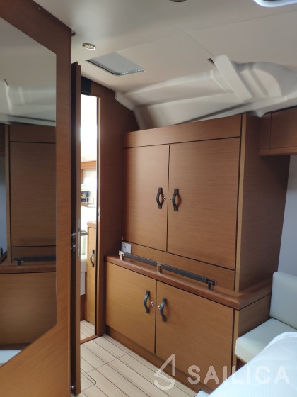 Jeanneau 51 - Yacht Charter Sailica